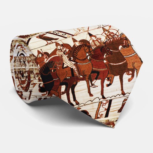 BAYEUX TAPESTRY NORMAN ARMY, KNIGHTS HORSEBACK STROPDAS (Opgerold)