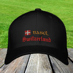 Bazel- en Zwitserland-mode/Zwitserse vlaggenpatrio Geborduurde Pet<br><div class="desc">Ingeborduurde Petten: Zwitserland & Bazel,  Zwitserse mode honkbal/vrachtwagenhoeden voor Zwitserse patriotten - houd van mijn land,  reizen,  vakantie/sportfans</div>