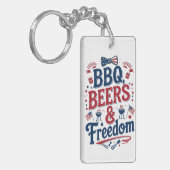 BBQ, Beers & Freedom – Retro 4th of July Vibes Sleutelhanger (Voorkant Links)