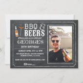 BBQ & Biers Verjaardagsfeest Foto Krijt Uitnodigin Kaart (Voorkant)