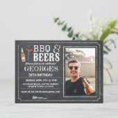 BBQ & Biers Verjaardagsfeest Foto Krijt Uitnodigin Kaart (Staand voorkant)