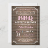BBQ Couples Shower Invitation Rustic Wood Pink Kaart (Voorkant)
