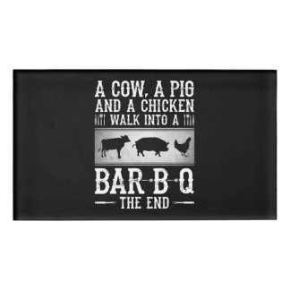 BBQ | Een varken met een varkensstapel en een kipp Naambadge