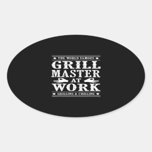 BBQ-overs   Wereldberoemde grilmeester op het werk Ovale Sticker