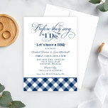 BBQ Voor ik het diner van Gingham van de marine do Kaart<br><div class="desc">Een uiterst elegante trouwrepetitie-uitnodiging voor een casual bibberen repetitie-diner voor een BBQ-bruiloft,  is gestileerd "Voordat ze zeggen dat ik wel doe,  hebben we een BBQ"-scriptversie en een klassiek blauw van de marine en wit gingham gebrand grensontwerp. Pas de aangepaste tekst aan voor uw casual barbecue-event in de achtertuin.</div>