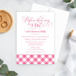 BBQ Voor ik het roze gingham repesal Dinner Kaart<br><div class="desc">Een uiterst elegante trouwrepetitie-uitnodiging voor een casual conciërge BBQ huwelijksrepetitie uit de zomervakantie is gestileerd "Voordat ze zeggen dat ik wel doe,  hebben we een BBQ" scriptversie en een klassiek roze en wit gingham gebrand design. Pas de aangepaste tekst aan voor uw casual barbecue-event in de achtertuin.</div>