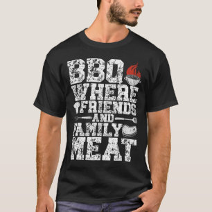 BBQ waar vrienden en familie vlees grillen grappig T-shirt