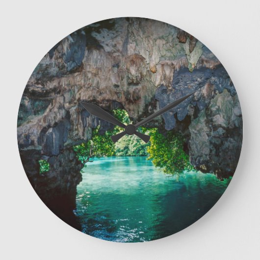 BBT-grot in Airai, Palau, Micronesia Grote Klok (Voorkant)