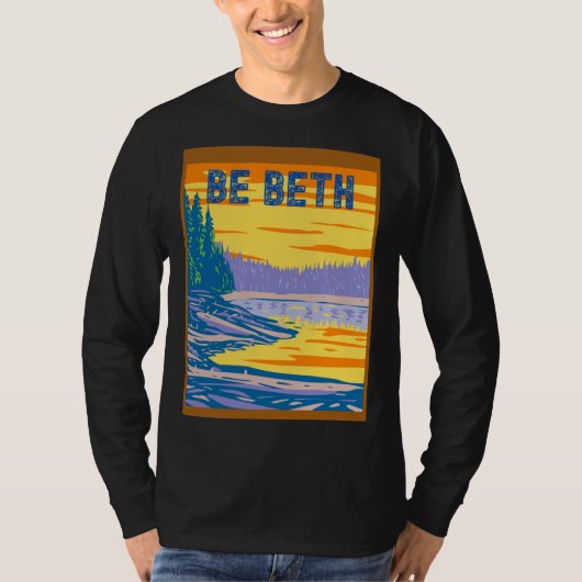 BE BETH YELLOWSTONE IN THE BACKGROUND T-SHIRT (Voorkant)