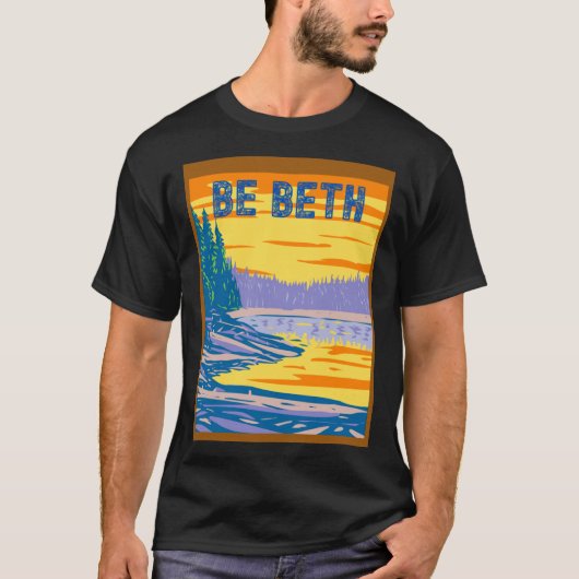 BE BETH YELLOWSTONE IN THE BACKGROUND T-SHIRT (Voorkant)