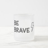 Be Brave Motivational Quote with Lightning Bolt De Matglas Koffiemok (Center)