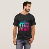BE BRAVE STAY WILD Camping Hiking Natuur Wildern T-shirt (Voorkant volledig)