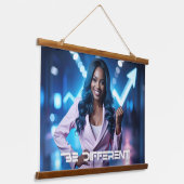 BE DIFFERENT HANGEND WANDKLEED (Gebogen)