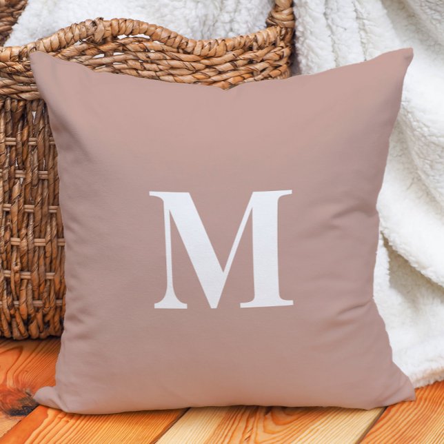 Be-editabele Kleur Blush Roze Witte Monogram  Kussen (Editable Color Blush Pink White Monogram Throw Pillow)