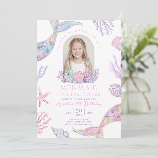 Be-editbare Mermaid Tail Zwembad Feest Uitnodiging (Staand voorkant)