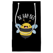 Be Hap-bee Funny Bee Pun Dark BG Klein Cadeauzakje (Voorkant)