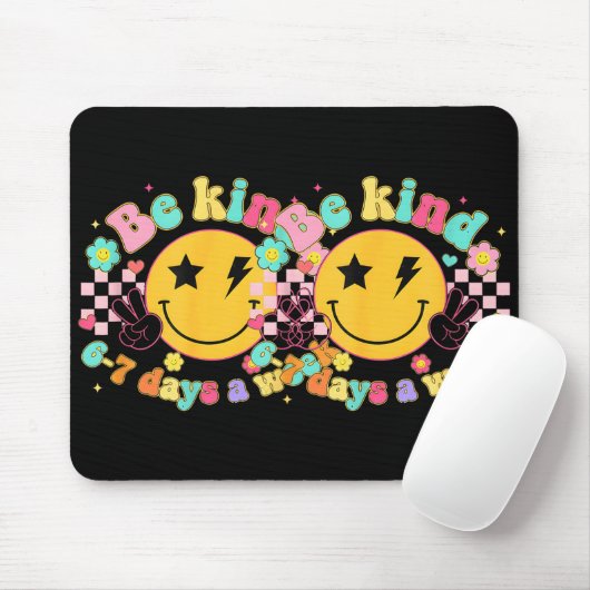 Be Kind 6-7 Days A Week Smile Face Retro Groovy Muismat (Met muis)