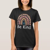 Be Kind Cute Graphic Boho Leopard Rainbow Womens K T-shirt (Voorkant)