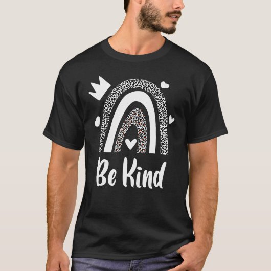 Be Kind Cute Graphic Boho Leopard Rainbow Womens K T-shirt (Voorkant)