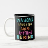 Be Kind Kindness Tweekleurige Koffiemok (Links)