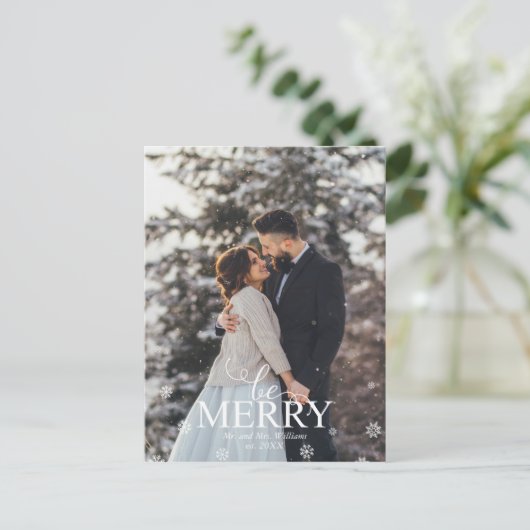 "Be Merry" Elegante typografie foto Feestdagenkaart (Staand voorkant)