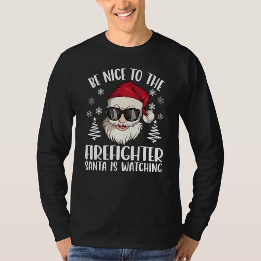 Be Nice To The Firefighter Santa Is Watching Chris T-shirt (Voorkant)