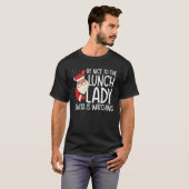 Be NIce to the Lunch Lady Santa is Watching T-shirt (Voorkant volledig)