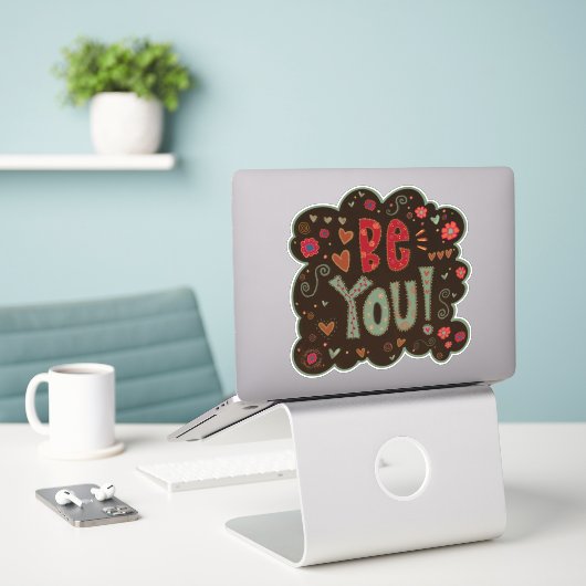 Be You Fun Aanmoediging Inspirivity Sticker (Laptop op bureau)