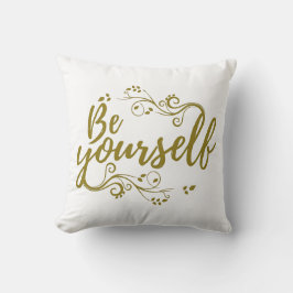 Be Yourself T-shirt Kussen