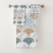 beach aqua blue white marble pastel mermaid scales bad handdoek (Insitu)