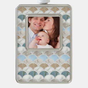 beach aqua blue white marble pastel mermaid scales verzilverd omlijst ornament