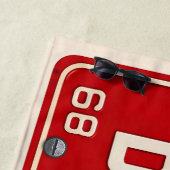 Beach Babe 1969 | Red Retro Florida License Plate Strandlaken (In situ)