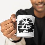 Beach Bachelor Party Island bruiloft gepersonalise Koffiemok<br><div class="desc">Koele zwarte palmbomen op een stijlvol aangepast vrijgezellenfeest of bruiloft mok. Pas deze tropische gunsten aan voor uw bruiloft op bestemming. Ze zijn perfect voor het hele bruidsfeest bij een repetitiediner op het eiland of voor een bruidsmeisje of de beste man.</div>