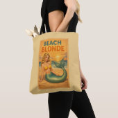Beach Blonde Pin-Up Mermaid - Yellow Retro Coastal Tote Bag (Dichtbij)