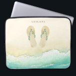Beach Botanische Teenslippers Laptop Sleeve<br><div class="desc">Mooie waterverf botanische eilandbloemen en gebladerde teenslippers op zandige stranden,  persoonlijke laptophoes.</div>