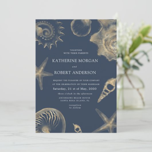 Beach bruiloft gouden blauwe bruiloft uitnodiging (Staand voorkant)