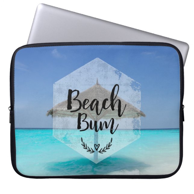 Beach Bum Typography - Umbrella on Tropical Beach Laptop Sleeve (Voorkant)