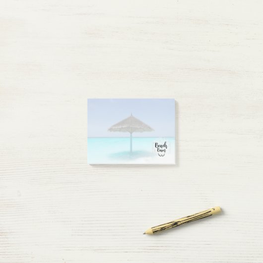 Beach Bum Typography - Umbrella on Tropical Beach Post-it® Notes (Op bureau)