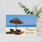 Beach Chairs Destination Wedding RSVP Kaartje (Staand voorkant)