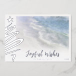 BEACH CHRISTMAS KAART | MODERE KUSTNAUTISCHE KUSTK<br><div class="desc">Verstuur vrolijke wensen met deze moderne en minimalistische zilveren folie strandkerstkaart met een bekerige oceaangolven abstract schilderij van de waterverf! Dit ontwerp is eenvoudig en werkt goed met bijna elke landschapsstrandfoto (vooral die strandfoto's met een hoge en lichte toon) als je het afbeelding wilt omwisselen. Steek je eigen afbeeldingen op...</div>