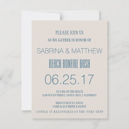 Beach Couple's Wedding Shower met doorbrekende gol Kaart (Achterkant)