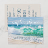 Beach Couple's Wedding Shower met doorbrekende gol Kaart (Voorkant / Achterkant)