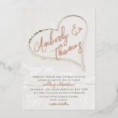 Beach Heart in het zand bruiloft Folie Uitnodiging (Voorkant)