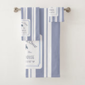 Beach House Blue Stripes Coastal Farmhouse Bad Handdoek (Insitu)