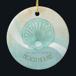 Beach House Clam Shell Aqua Blue ID623 Keramisch Ornament<br><div class="desc">Met dit keramische vormgeving in de zachte kleuren van zee en zand kunt u uw eigen naam en tekst eenvoudig toevoegen met de meegeleverde sjabloon. Het eenvoudige schelpvormig afbeelding op een onderdrukkende, waterverf achtergrond wordt benadrukt door een golfaccent in water en wit. Zoek ID623 om te zien coördinerend seuit elementen...</div>