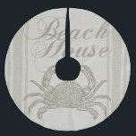 Beach House Crab Seashore Coastal  Kerstboom Rok<br><div class="desc">Dit strandkrabgeschenk is een kalmerend strandcadeau. Het afbeelding heeft een zandige tan achtergrond, met een patroon dat als canvas kijkt. Dit is perfect voor het strandhuis, en je krijgt de stemming in de zomer. Het keldertje moet kalmeren en het voelt alsof een casual stroper wegkomt. Voor een nautisch gevoel en...</div>