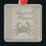 Beach House Crab Seashore Coastal  Metalen Ornament<br><div class="desc">Dit strandkrabgeschenk is een kalmerend strandcadeau. Het afbeelding heeft een zandige tan achtergrond, met een patroon dat als canvas kijkt. Dit is perfect voor het strandhuis, en je krijgt de stemming in de zomer. Het keldertje moet kalmeren en het voelt alsof een casual stroper wegkomt. Voor een nautisch gevoel en...</div>
