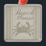 Beach House Crab Seashore Coastal  Metalen Ornament<br><div class="desc">Dit strandkrabgeschenk is een kalmerend strandcadeau. Het afbeelding heeft een zandige tan achtergrond, met een patroon dat als canvas kijkt. Dit is perfect voor het strandhuis, en je krijgt de stemming in de zomer. Het keldertje moet kalmeren en het voelt alsof een casual stroper wegkomt. Voor een nautisch gevoel en...</div>
