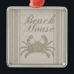 Beach House Crab Seashore Metalen Ornament<br><div class="desc">Dit strandkrabgeschenk is een kalmerend strandcadeau. Het afbeelding heeft een zandige tan achtergrond, met een patroon dat als canvas kijkt. Dit is perfect voor het strandhuis, en je krijgt de stemming in de zomer. Het keldertje moet kalmeren en het voelt alsof een casual stroper wegkomt. Voor een nautisch gevoel en...</div>
