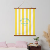 Beach House Custom Naam Geel Cabana Stripe Hangend Wandkleed (Slaapkamer)